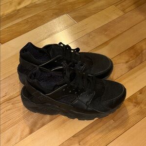 Black Huarache Nike Sneakers